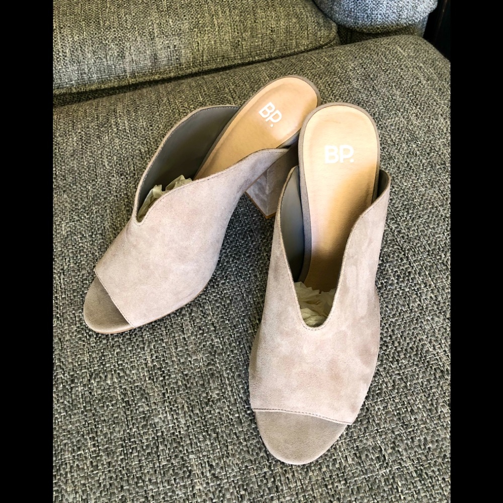 NEW…Nordstrom BP, grey suede, 4” heel, mules